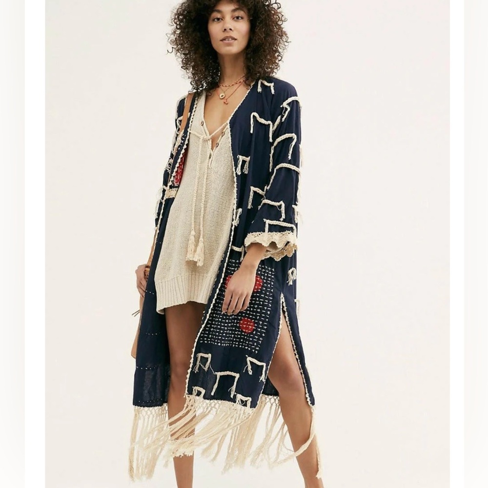 NWOT MOMO New York AMELIA CROCHET FRINGE KIMONO X FREE PEOPLE